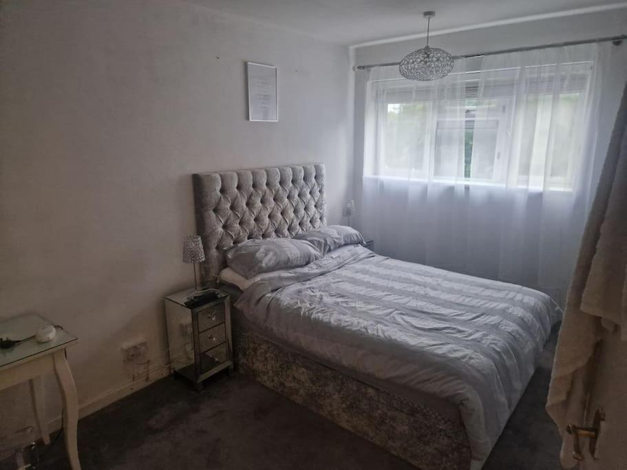 Modern Cozy One Bedroom Flat Апартаменты Лондон